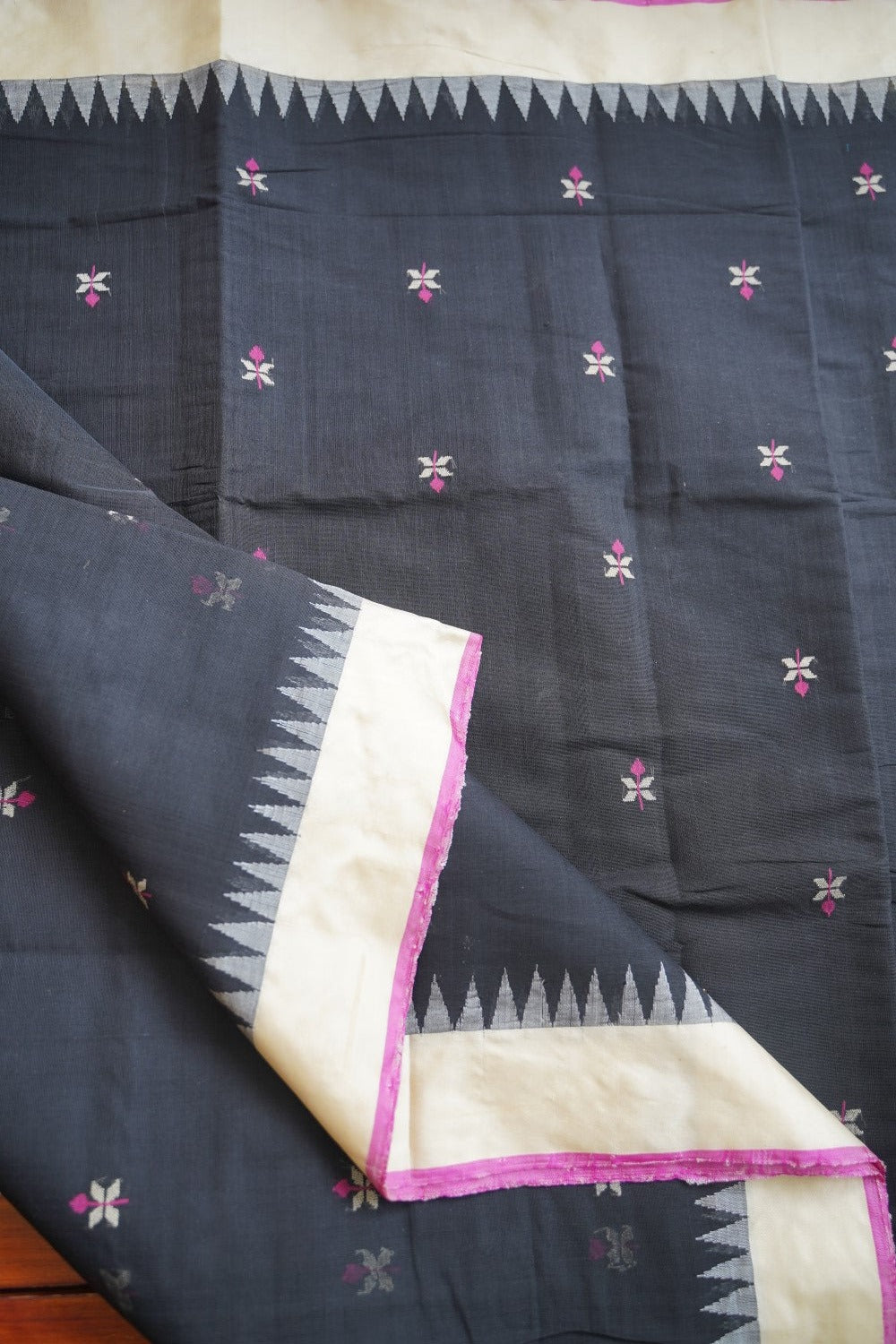 Kajal Black  Butta Ponduru handloom Cotton Saree  PC11443