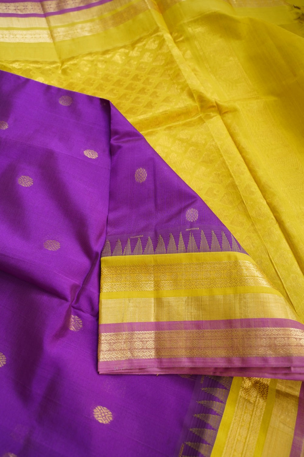 Kanchi Handloom Silk Cotton Saree With Zari Border PC15443