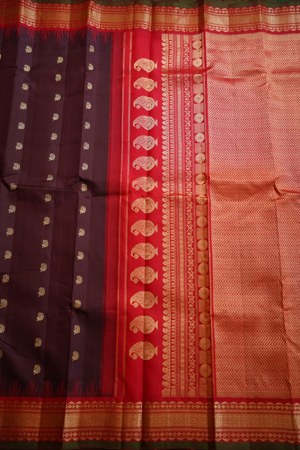 Gadwal Silk Saree With Zari Border PC12304