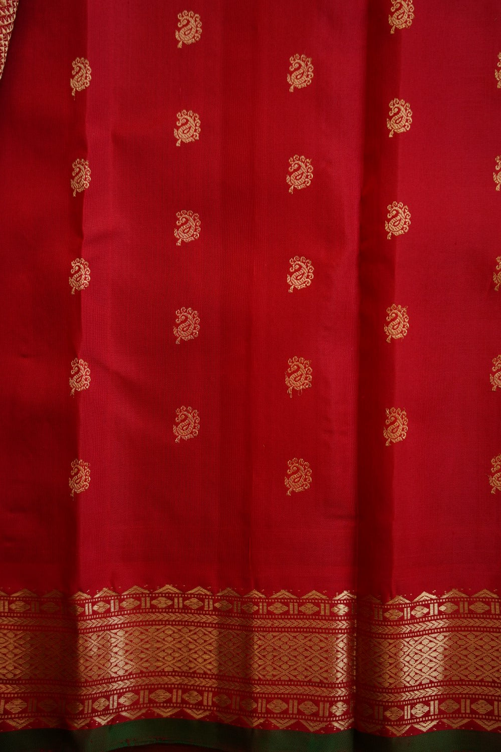 Gadwal Silk Saree With Zari Border PC12304