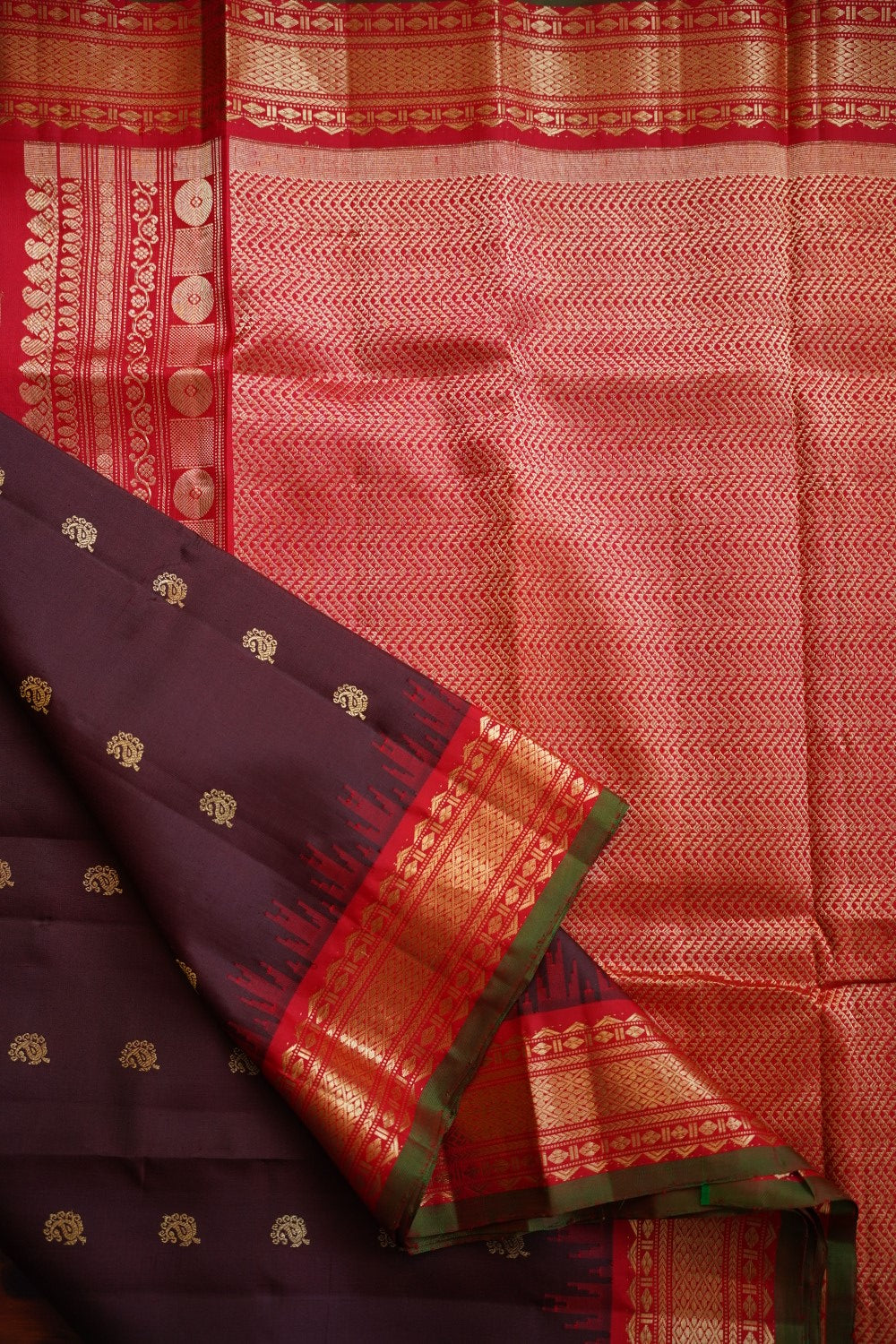 Gadwal Silk Saree With Zari Border PC12304