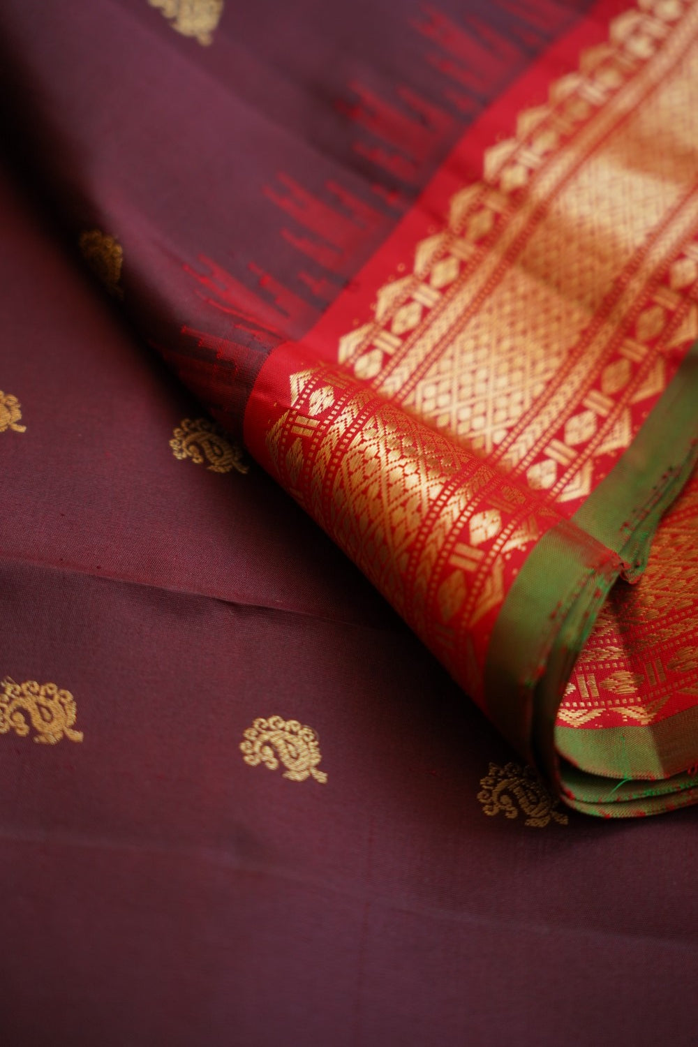 Gadwal Silk Saree With Zari Border PC12304