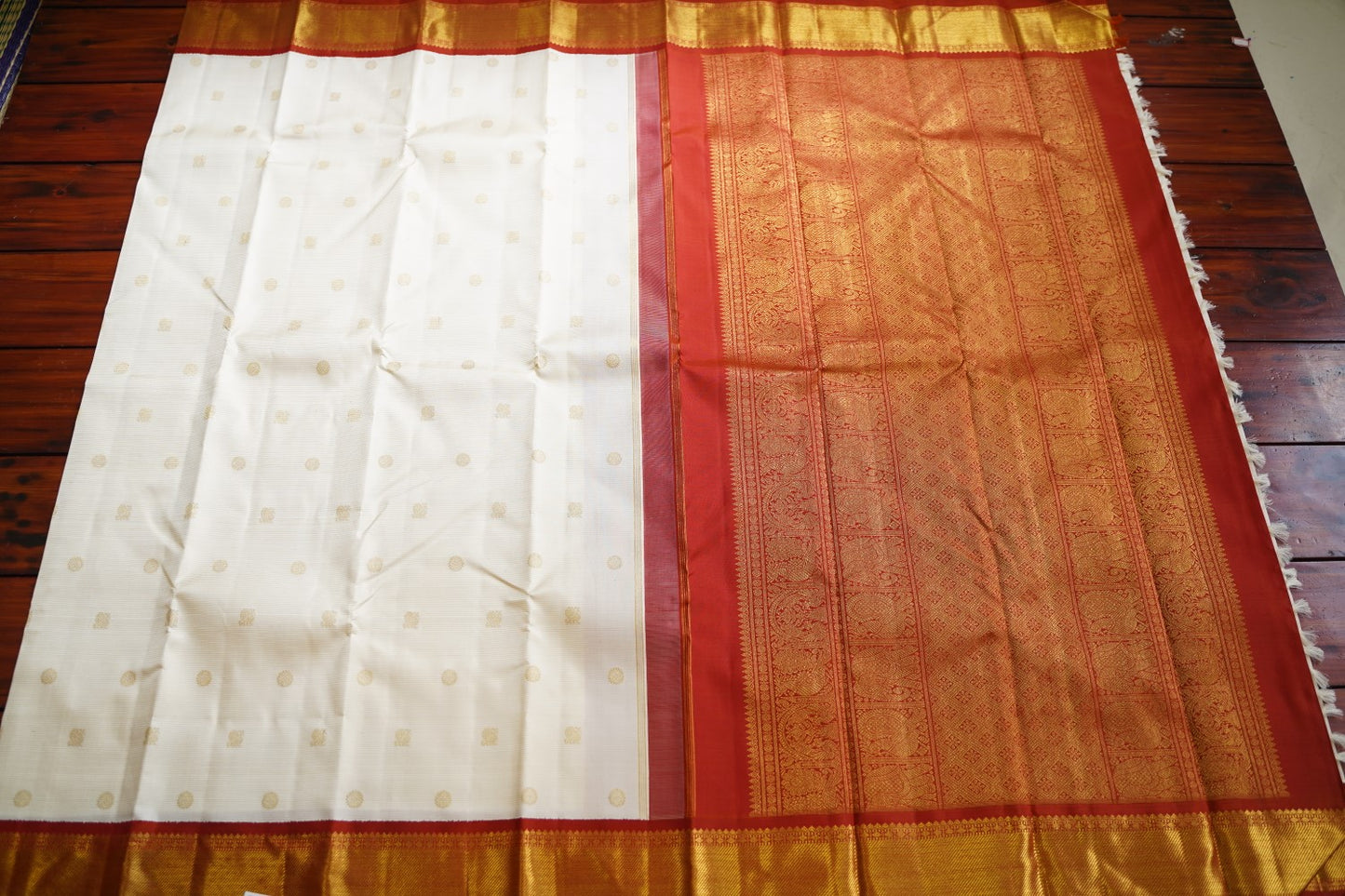 White Vairaoosi Pure Kanchi Silk Saree PC10710