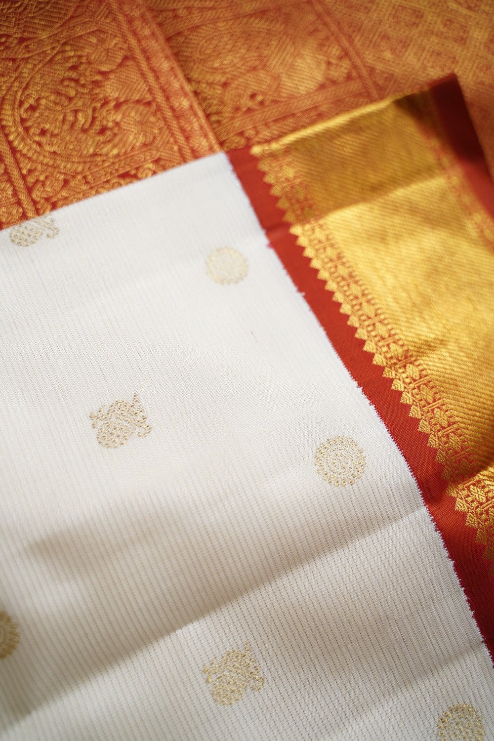 White Vairaoosi Pure Kanchi Silk Saree PC10710