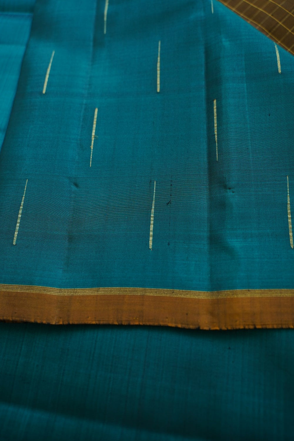 White Kanchi Silk Cotton Saree With Zari Border PC10712