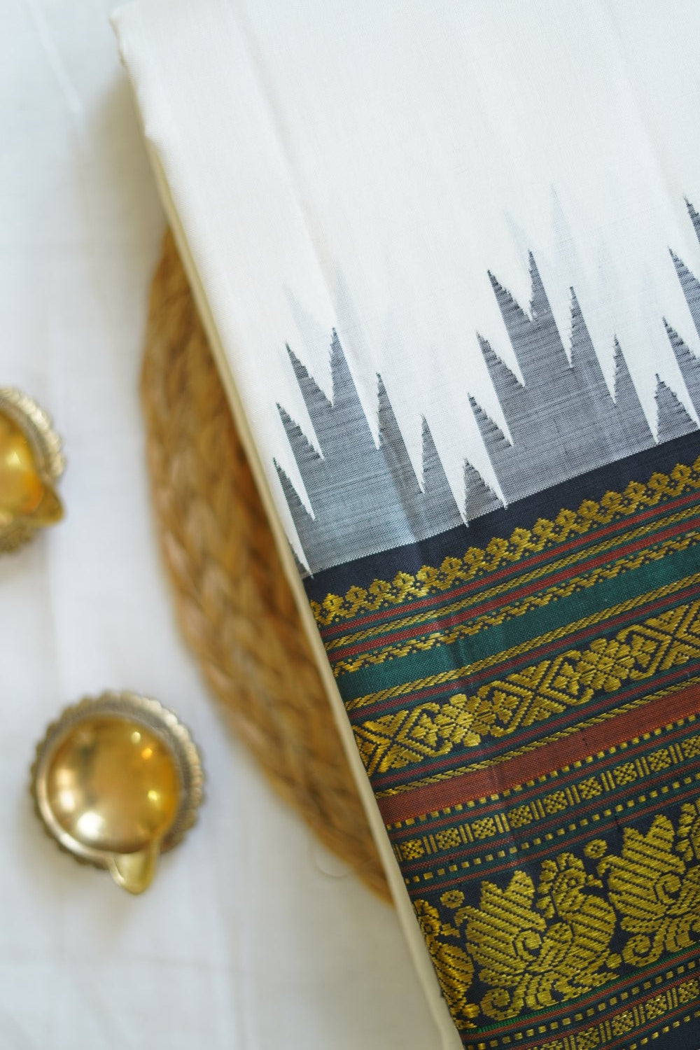 Chettinad handloom Cotton Saree With Thread Border PC10046