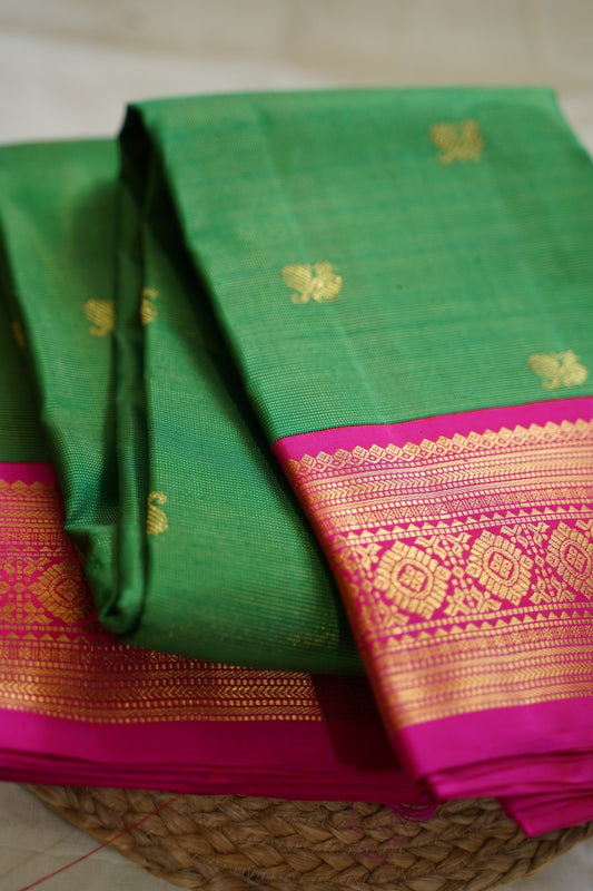 Green Vairaoosi Pure 4gm Gold Kanchi Silk Saree PC10364