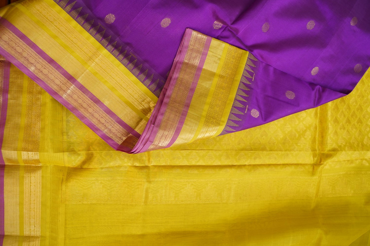 Kanchi Handloom Silk Cotton Saree With Zari Border PC15443